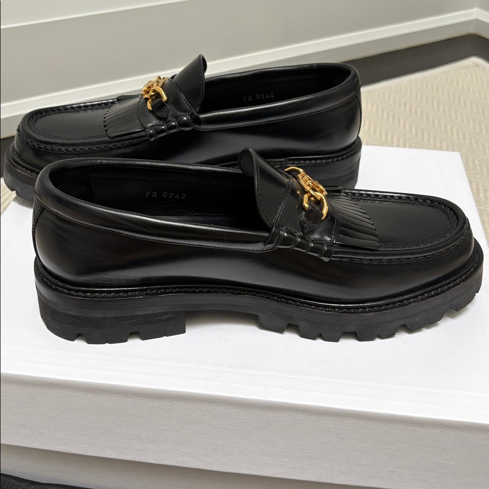 CELINE Margaret Loafer with Triomphe Chain in Polished Black Leather - Picture 15 of 16